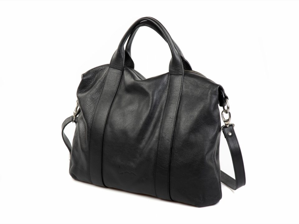 Bolso amplio de mano y colgar.