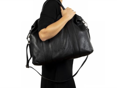 Bolso amplio de mano y colgar.