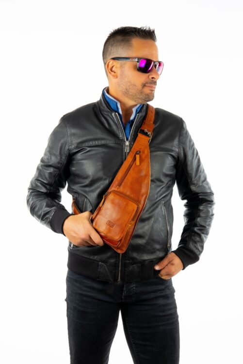Mochila de piel con tira en bandolera