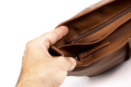 Bolso de piel con tira regulable. - Imagen 22