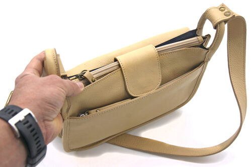 Bolso tipo cartera redondeada. - Imagen 2
