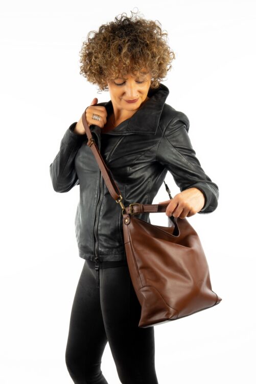 Bolso de piel tipo saco. - Imagen 12