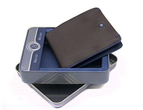 Cartera de piel combinada.