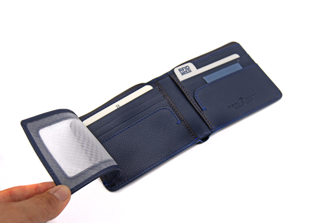 Cartera de piel combinada.