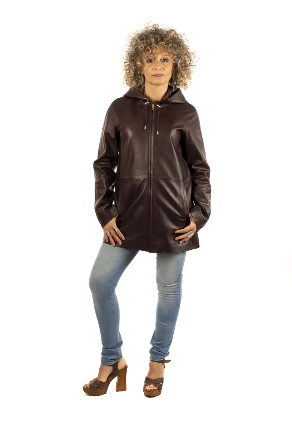 Levita suelta con capucha KIM