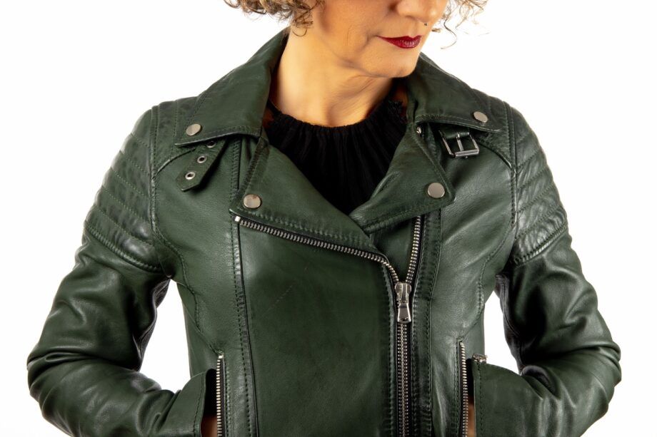 Biker de piel, SASHA