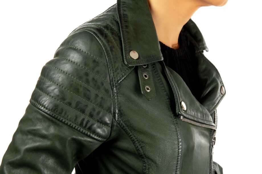 Biker de piel, SASHA