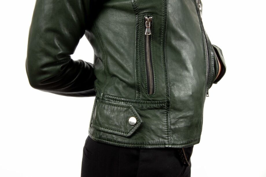 Biker de piel, SASHA