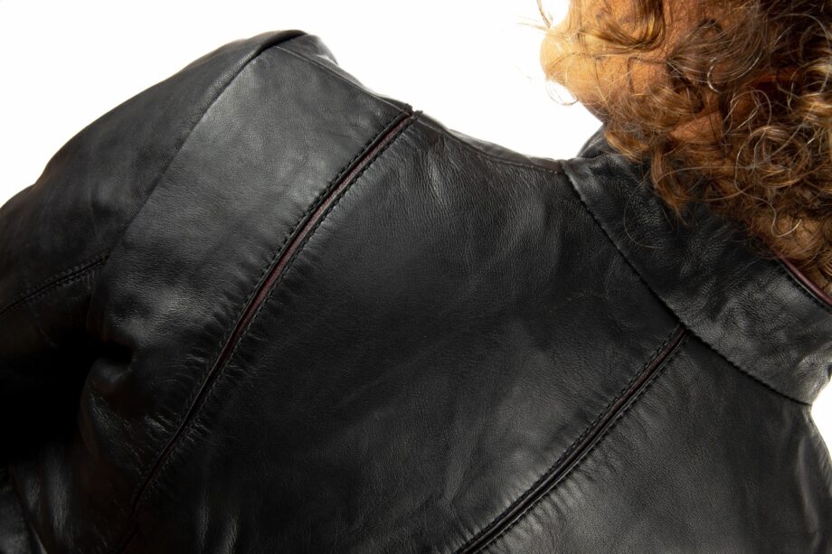 Chaqueta de piel, ONA