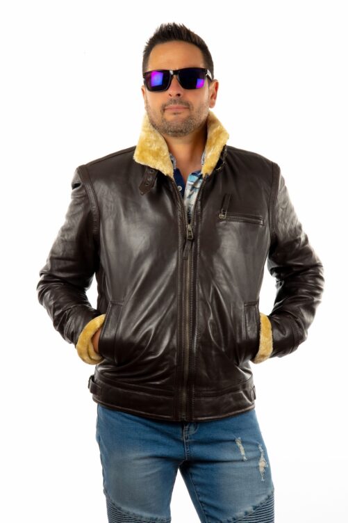 Chaqueta de piel, IVAN