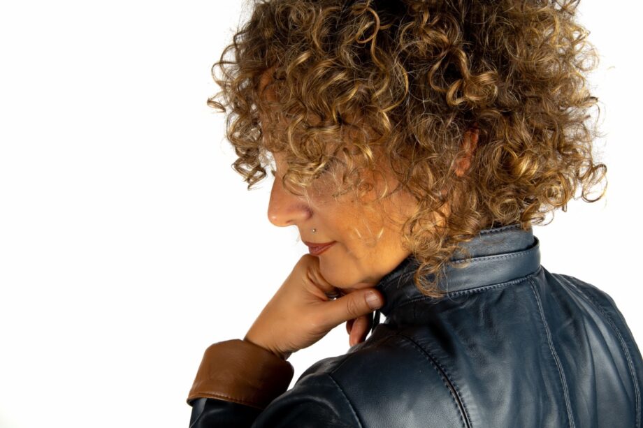 Levita de piel, CLAUDIA