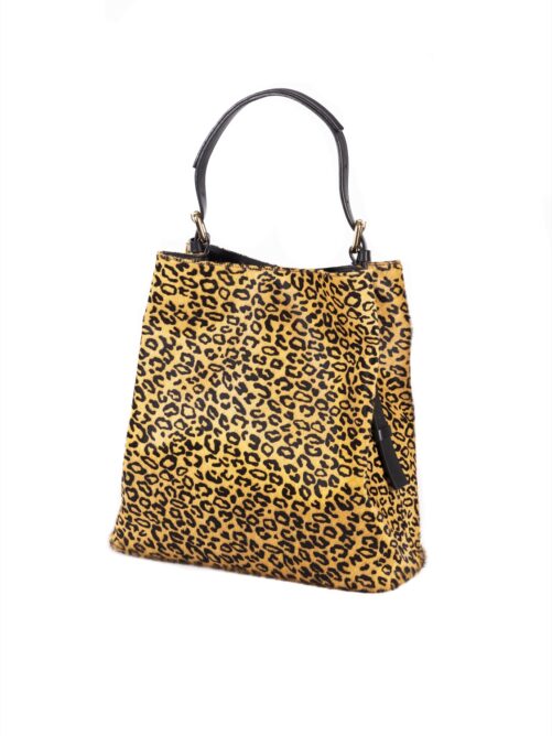 Bolso de piel con asa extensible