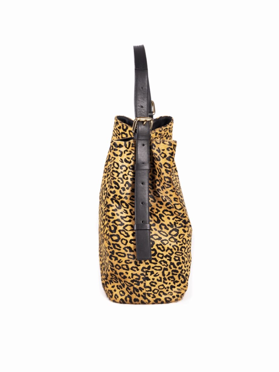 Bolso de piel con asa extensible