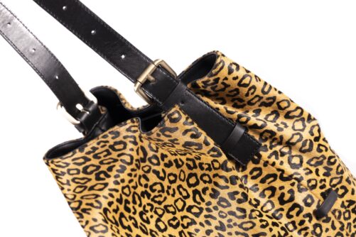 Bolso de piel con asa regulable. - Imagen 6