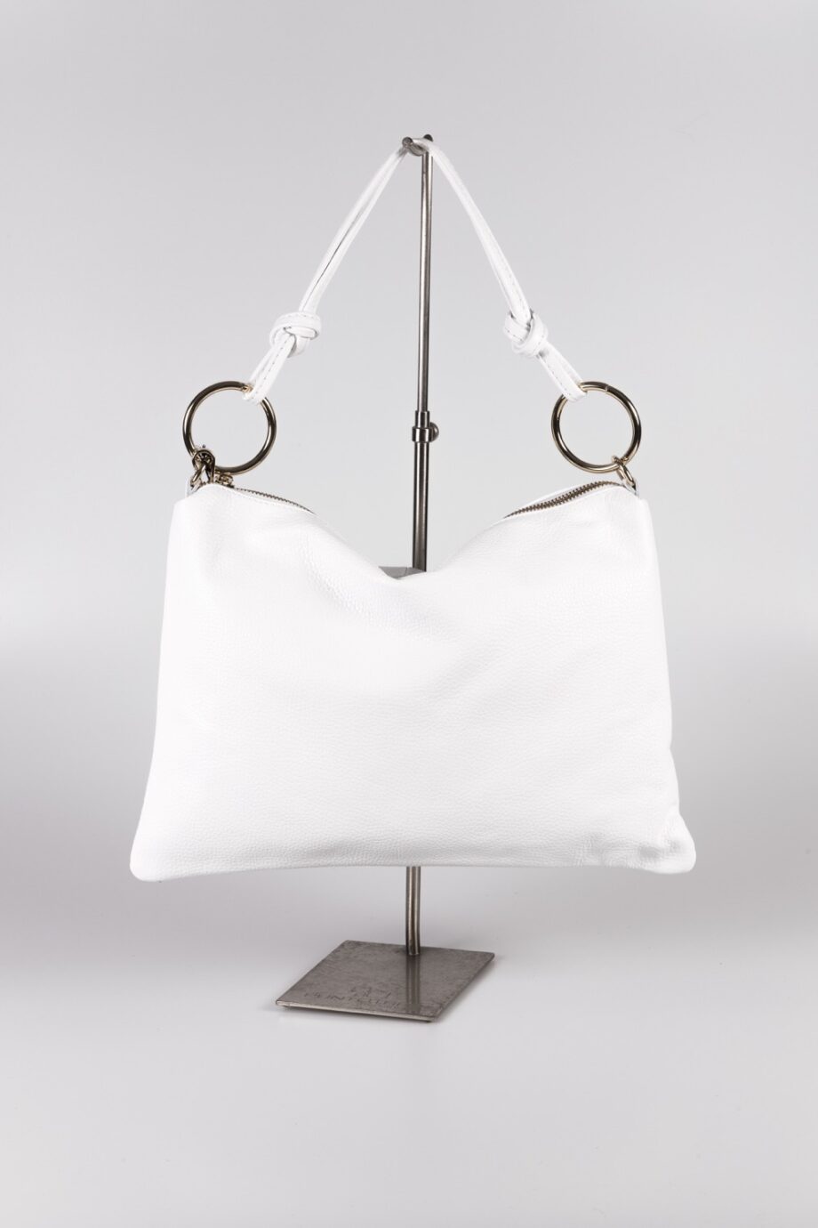 Bolso de piel.