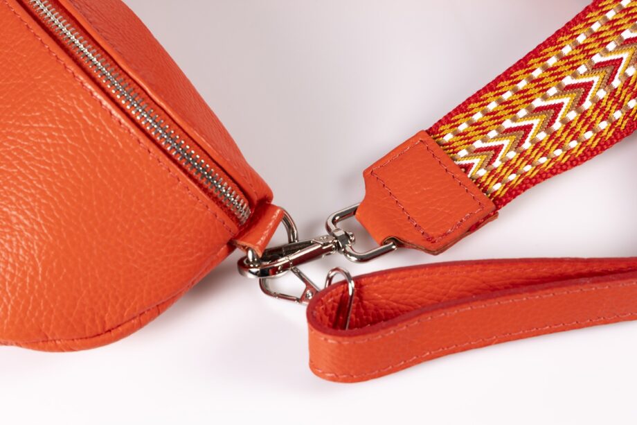 Bolso / riñonera de piel.