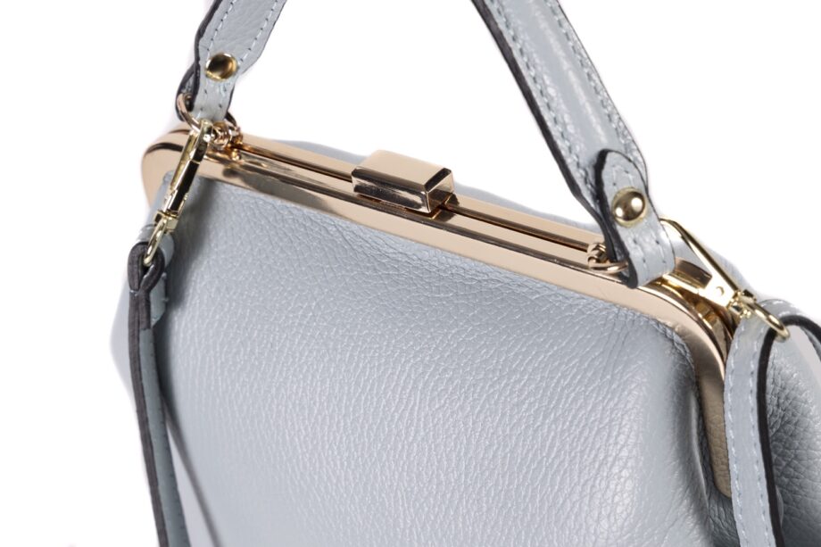 Bolso de piel.