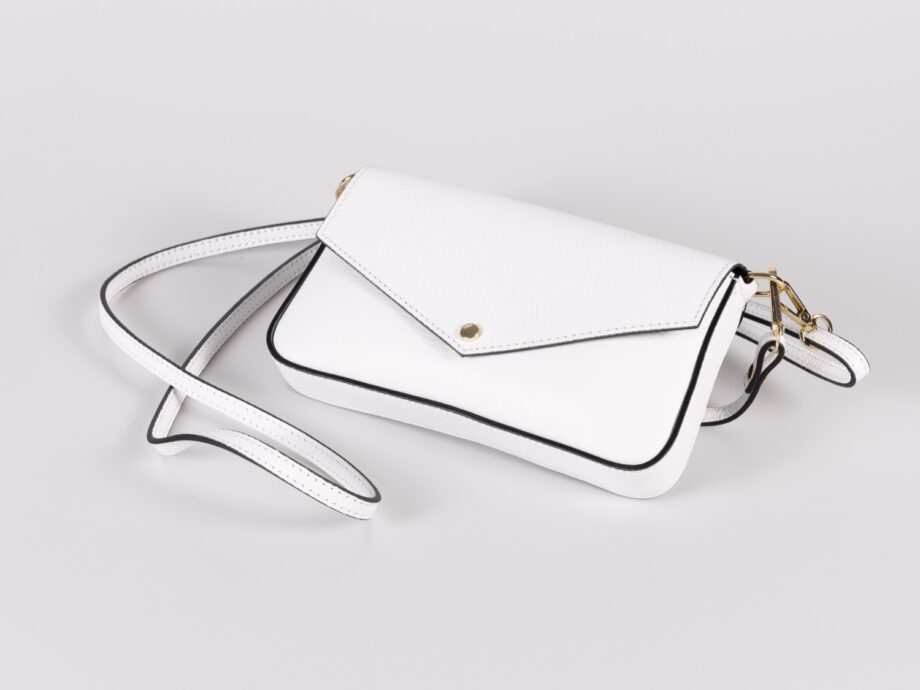 Bolso de piel.
