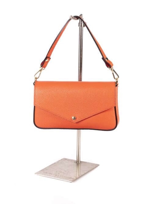 Bolso de piel.