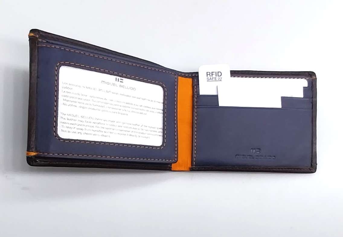 Billetera de piel vacuna para hombre con interior multicolor