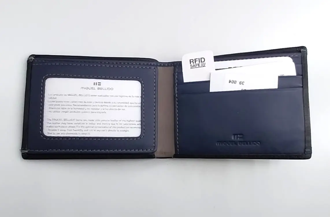 Billetera de piel vacuna para hombre con interior multicolor