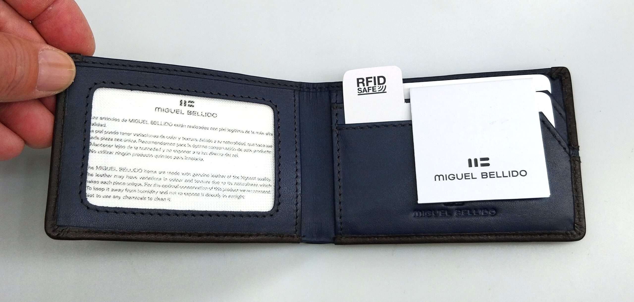 Billetera de piel vacuna para hombre compacta y funcional