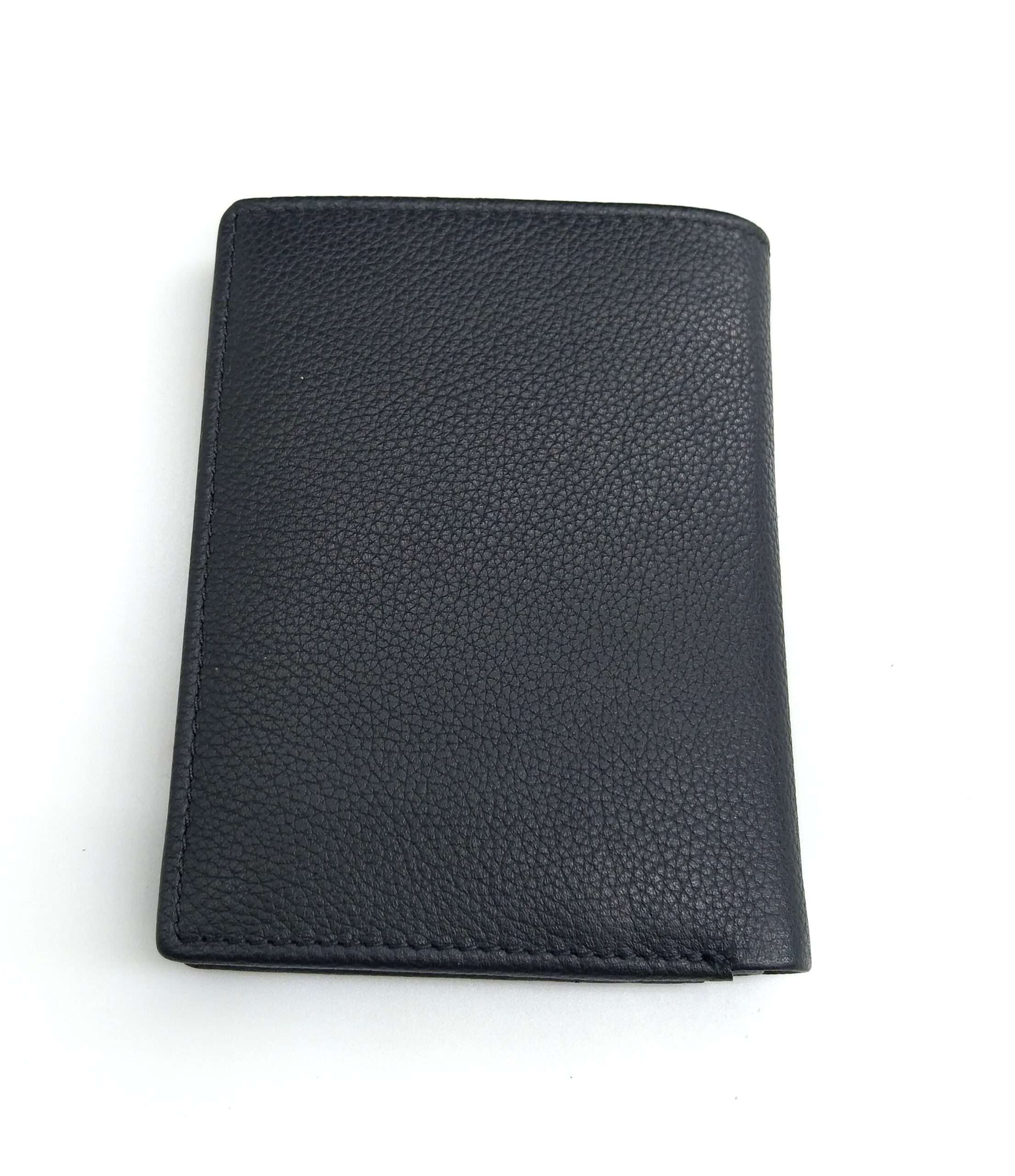 Billetera de piel vacuna para hombre con interior contrastado