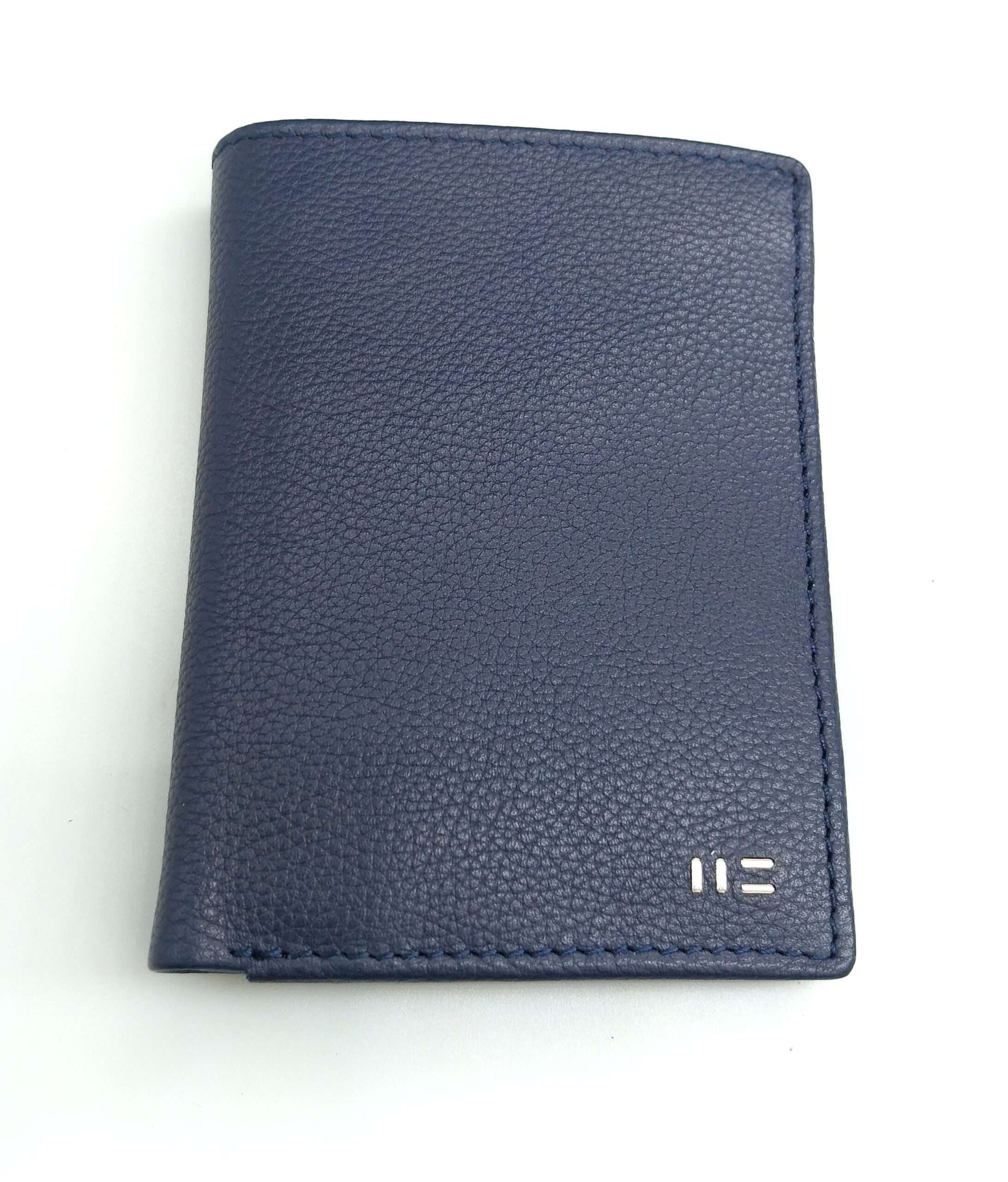 Billetera de piel vacuna para hombre con interior contrastado